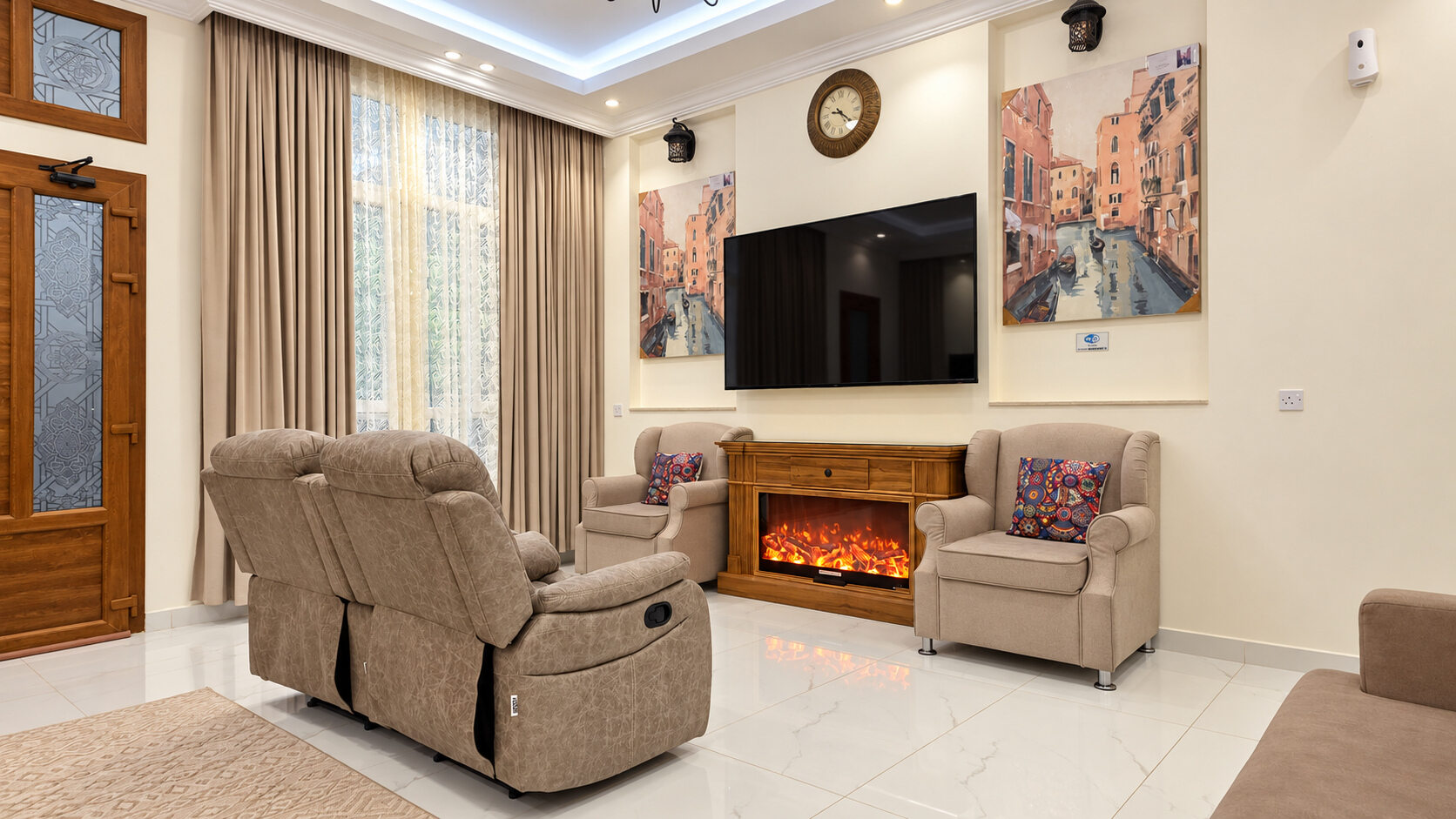 Armchairs and fireplace in the living room at Smart Chalet